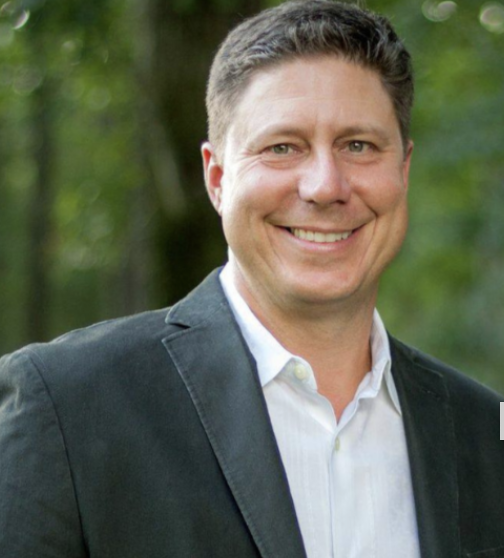 Portrait of Dr Kelly Leblanc